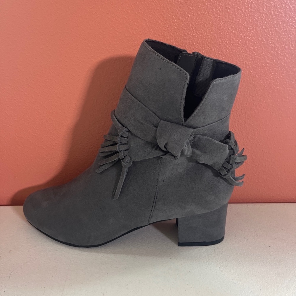 Soft style Gypsie ankle boots